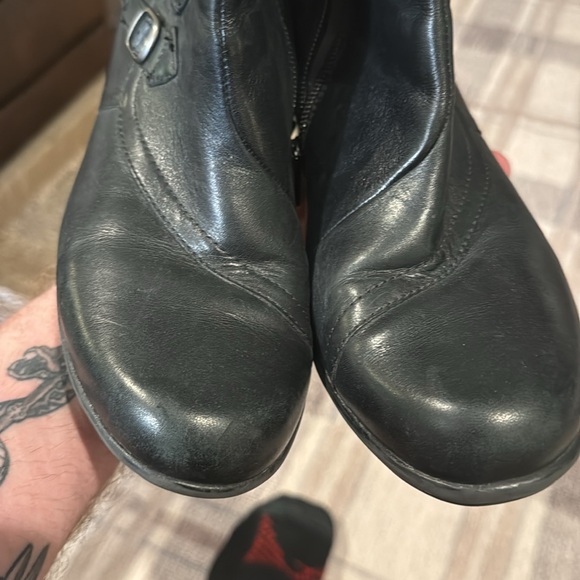 CLARKS Leather ankle boot , size 7W - Picture 8 of 14